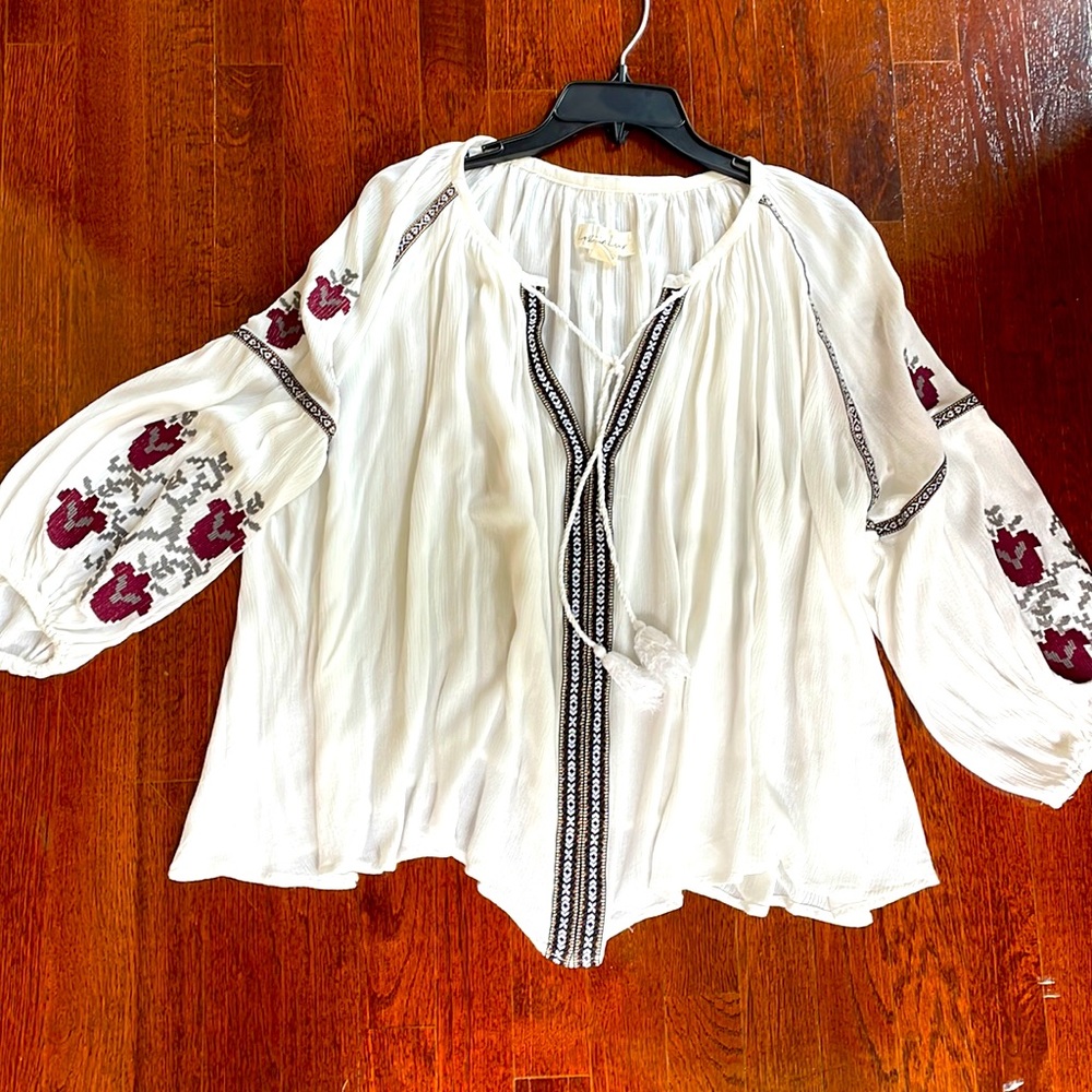 Ivory crinkle cotton blouse with tie v-neck, and blouson appliquéd sleeves
